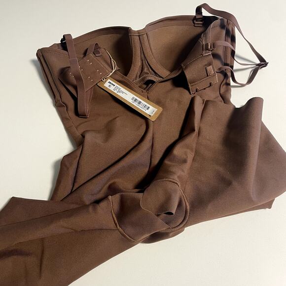 SKIMS Mid Thigh Bodysuit - Picture 4 of 7